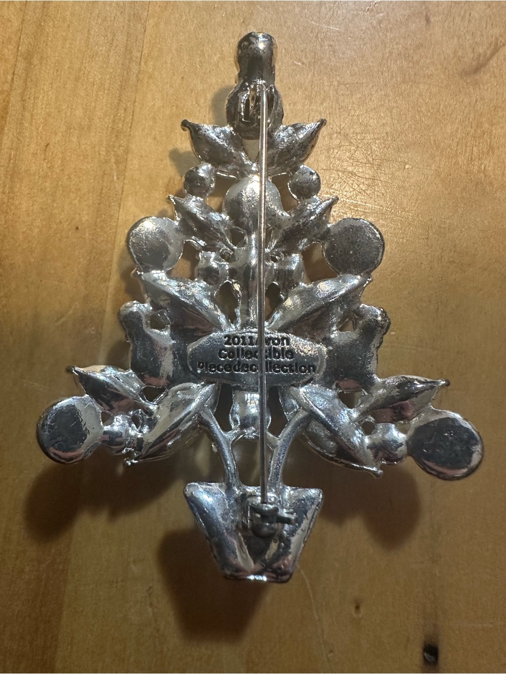 Avon 2011 Christmas Tree Brooch - Picture 3 of 4